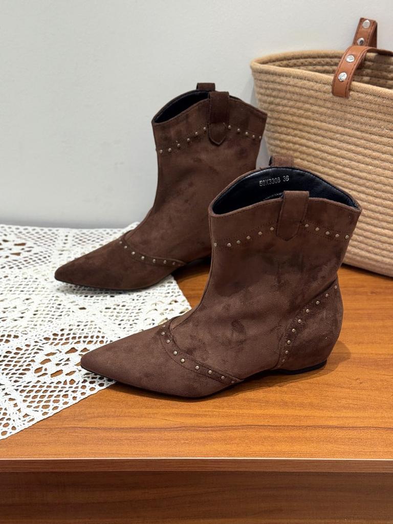 Korean version pointed western rivet cowboy short boots women's 2025 new autumn heightening retro suede sleeve thin boots