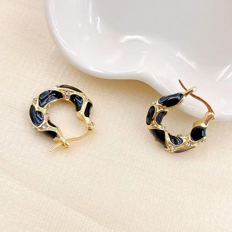 Tiger Eye Ear Cuff & Earrings: Retro Light Luxury, Exquisite Autumn/Winter High-End Style for Women