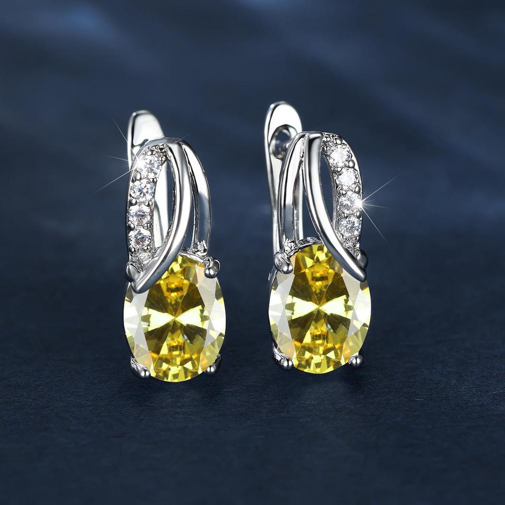 Cercei Suiyuan 2023 cu pietre albe diamantate, placați cu aur șampanie