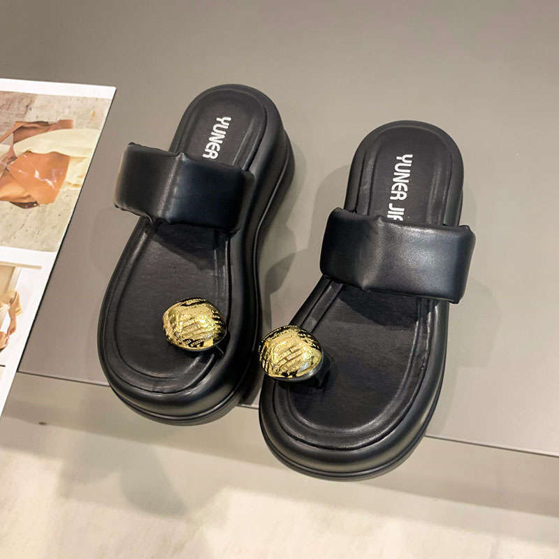 Niche Metal Buckle Cover Toe Thick-soled Slippers Women's 2025 Korean Version of the New Casual Foot-pinching Herringbone Beach Cool Slippers