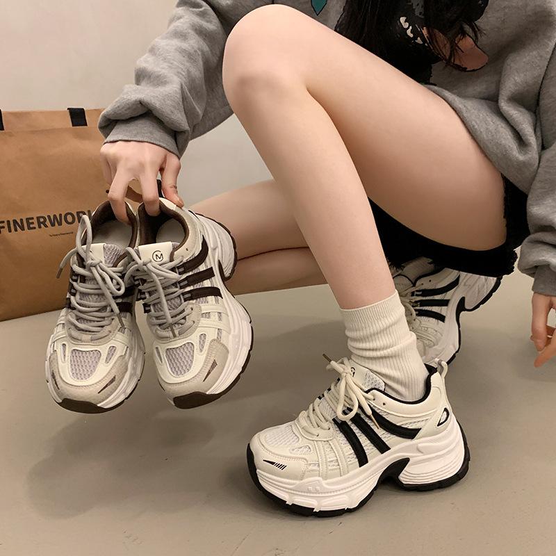 Burgundy retro showing feet small platform dad shoes women's 2025 new autumn lightweight height increase casual sports shoes