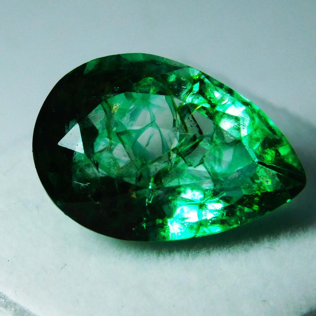 Natural Green Emerald Loose Gemstone 8 ct Colombian Pear Cut for Jewelry Making and Gem Collections
