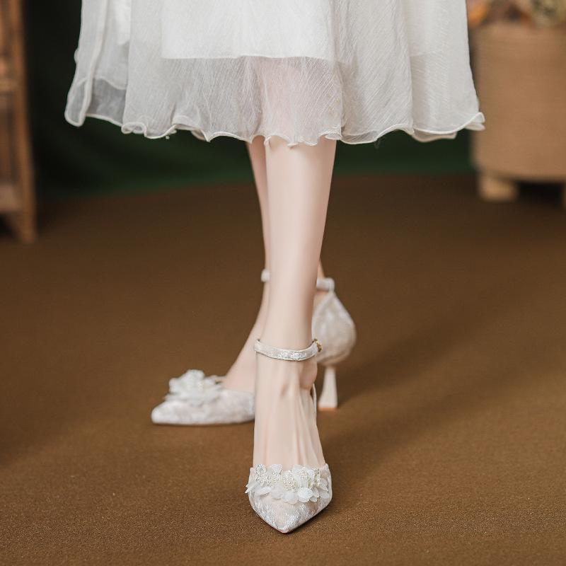 Chinese Hanfu wedding shoes main wedding dress flower word with pointed head stiletto high heels children autumn and winter 2025 new models