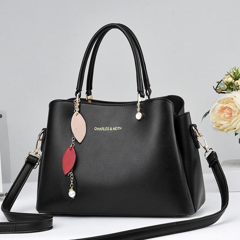 

Женская сумка сумка атмосферная сумка для мамы среднего возраста сумка через плечо женская сумка большой вместимости с фактурной отделкой женская сумка чёрный