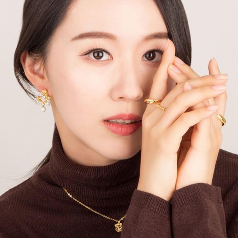 AUGUST ALICE 16K Gold Labradorite Pearl Earrings