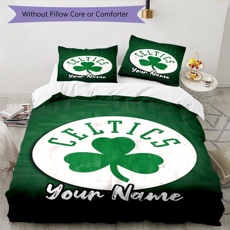 3-teiliges personalisiertes Boston Celtics Bettwäsche-Set mit individuellem Namen. Verschluss der Bettdecke. Enthält 1 Bettbezug & 2 Kissenbezüge. Weich und bequem für alle Jahreszeiten.