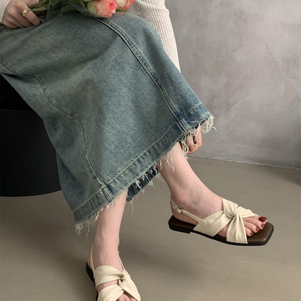 Flat sandals women's summer wear new versatile French beautiful fairy style with skirt travel seaside Roman shoes