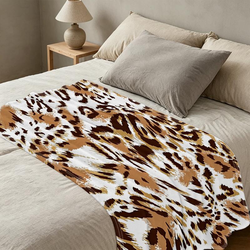 Lightweight Flannel Throw Blanket Leopard Print, Super Soft Skin-Friendly, Cozy Home Decor for Casual Use, Perfect for Halloween & Christmas