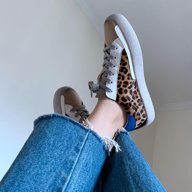

Белые кроссовки из коровьей кожи из конского волоса на платформе с леопардовым узором на шнуровке Женская повседневная обувь 40