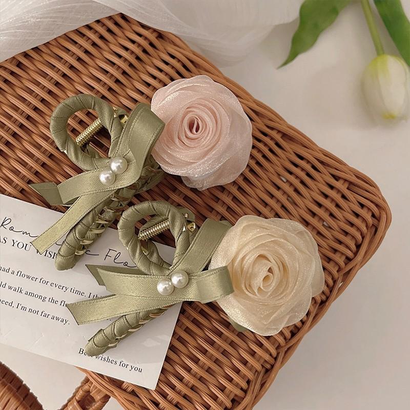 

Нежный зажим для галстука с цветком розы ручной работы