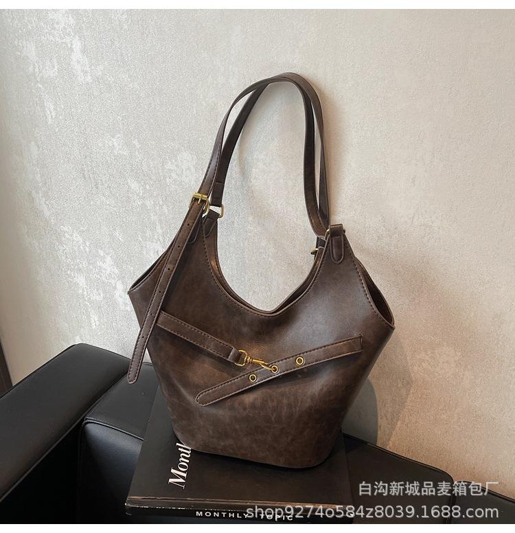 

Commuter retro niche matte underarm bag women s 2025 new autumn and winter versatile shoulder bag portable tote bag
