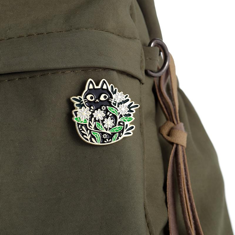 Black Playful And White Cat Badge Stylish Animal Brooch For Trendy Clothing Accessories And