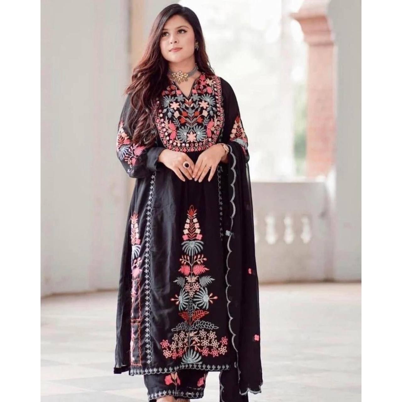 

Привлекательная праздничная одежда с вышивкой разных цветов Fox Georgette Kurti Plazzo имеет классический крой и изготовлена из высококачественных тканей и пряжи*.