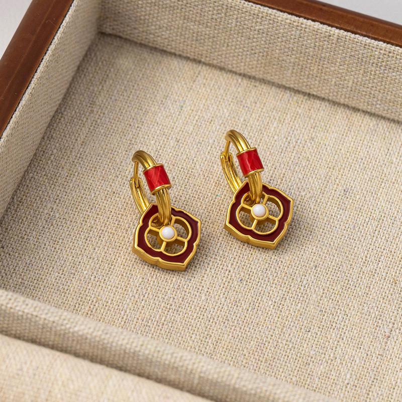 

Niche Red Four-Leaf Clover Mother-of-Pearl Detachable Earrings