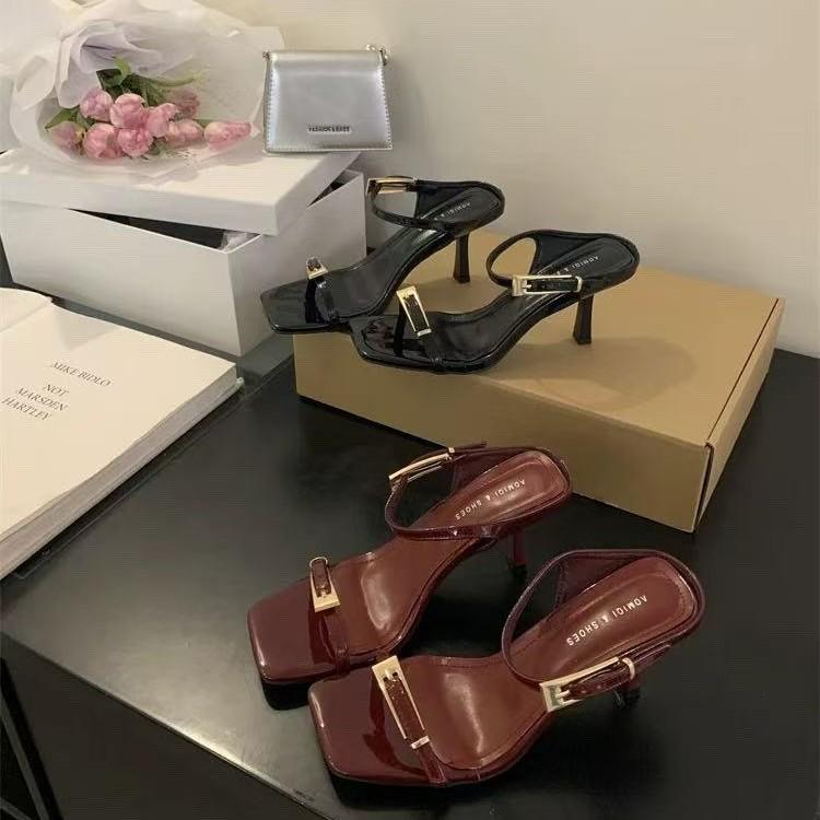 

2025 весна и осень новые босоножки с открытым носком квадратный носок закрытый носок ремешок-пряжка на одно слово шпилька задний ремешок босоножки на высоком каблуке 39 бордовый
