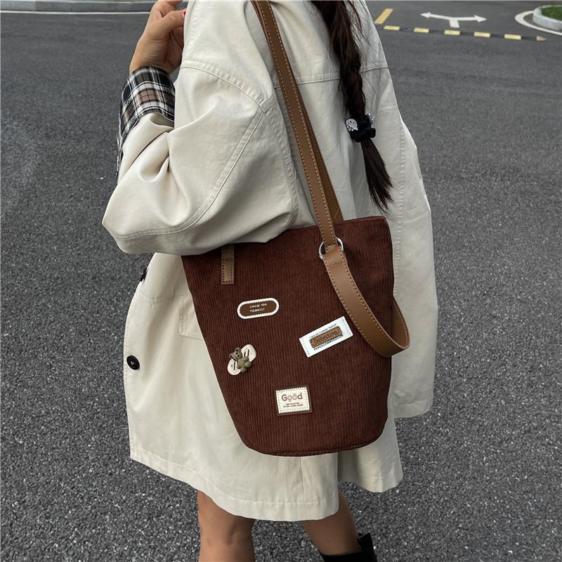 Corduroy Bag Women's Large Capacity 2025 New Autumn and Winter Versatile Shoulder Messenger Bag Casual Commuter Bucket Bag