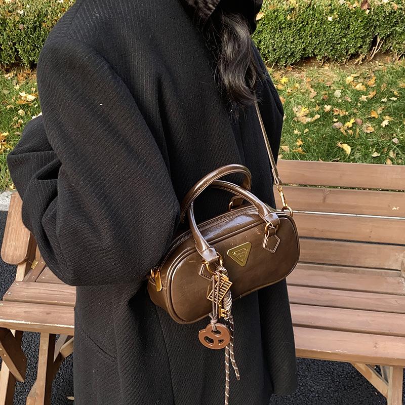 Popular Oil Wax Leather Small Bag Women 2025 New Fashion Versatile Messenger Bag Retro Handbag Pillow Bag