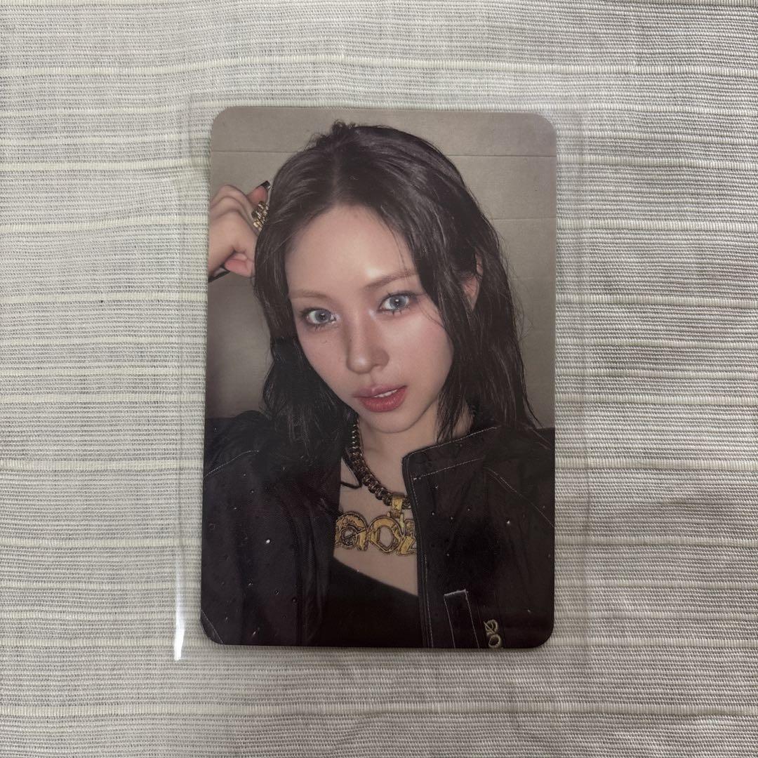 

[USED] ITZY Ryujin Trading Card GOLD Special Edition