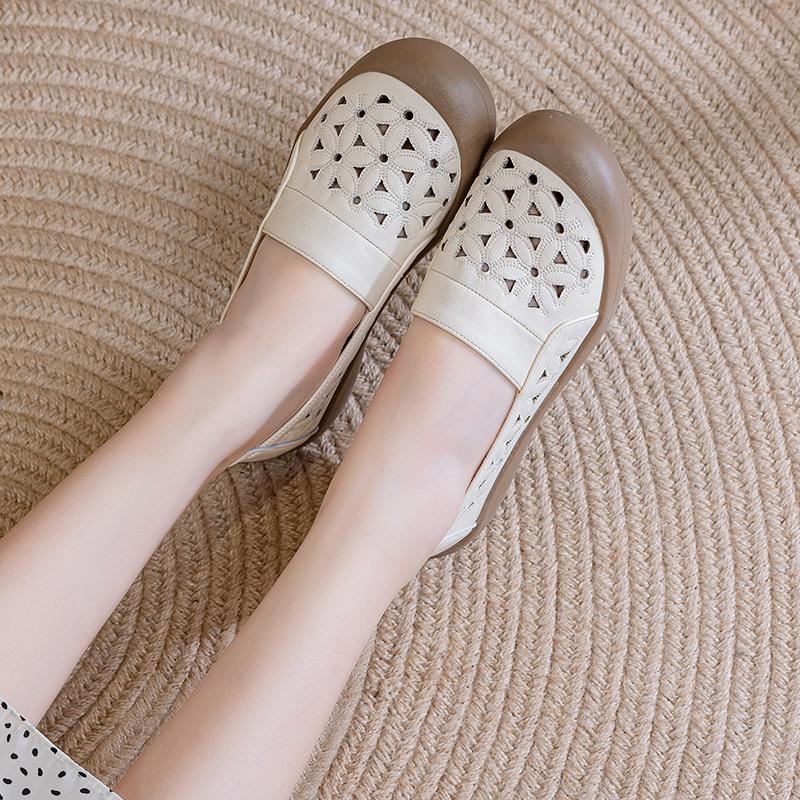 Mom summer hollowed out new flat-bottomed breathable single shoes sandals non-slip soft-soled comfortable hole women's shoes