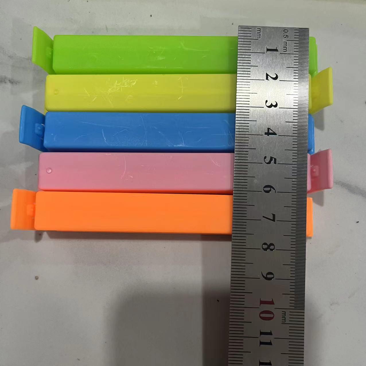 

Пластиковые зажимы для укупорки пакетов с едой и закусками