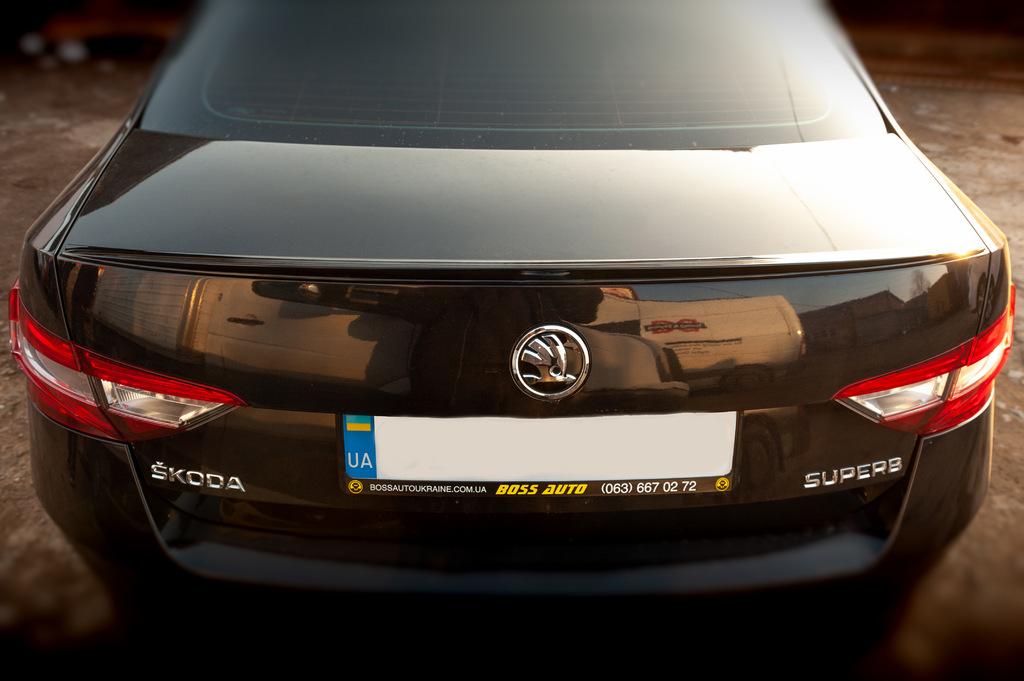 Спойлер LIP (Sunplex, черный) (119,2см* 7,3см) для Skoda Superb 2015-2024 гг