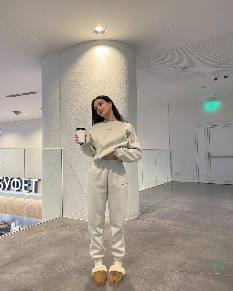 2024 Autumn/Winter Women's Embroidered Slim Casual Sports Sweatshirt & Sweatpants Set