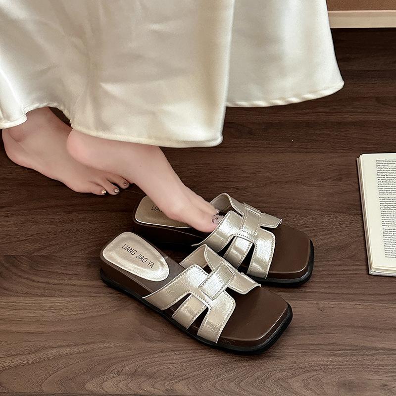 Hollow and breathable flat bottom square head versatile one-word drag women's new Xia Liang slippers