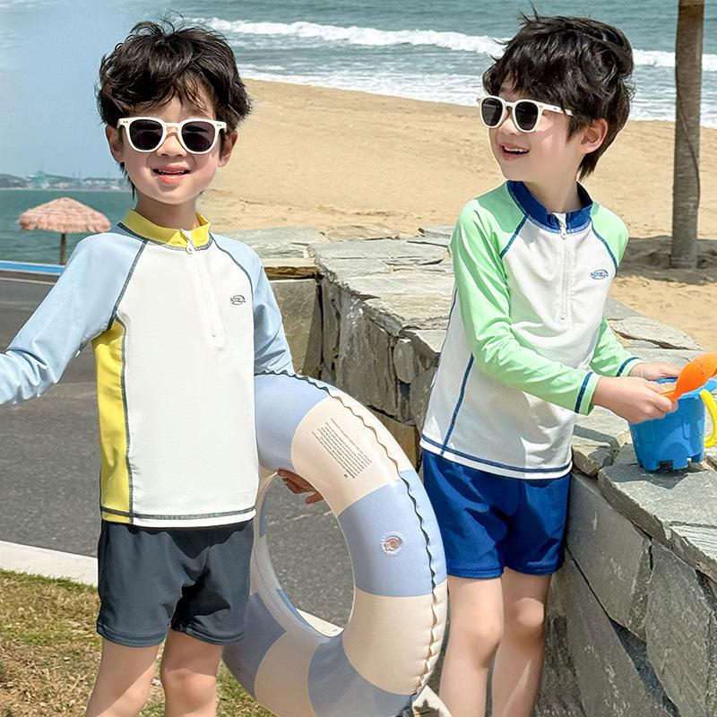 

New Two-Piece Two-Tone Boys Swimsuit for Beach and Hot Springs 130 cm