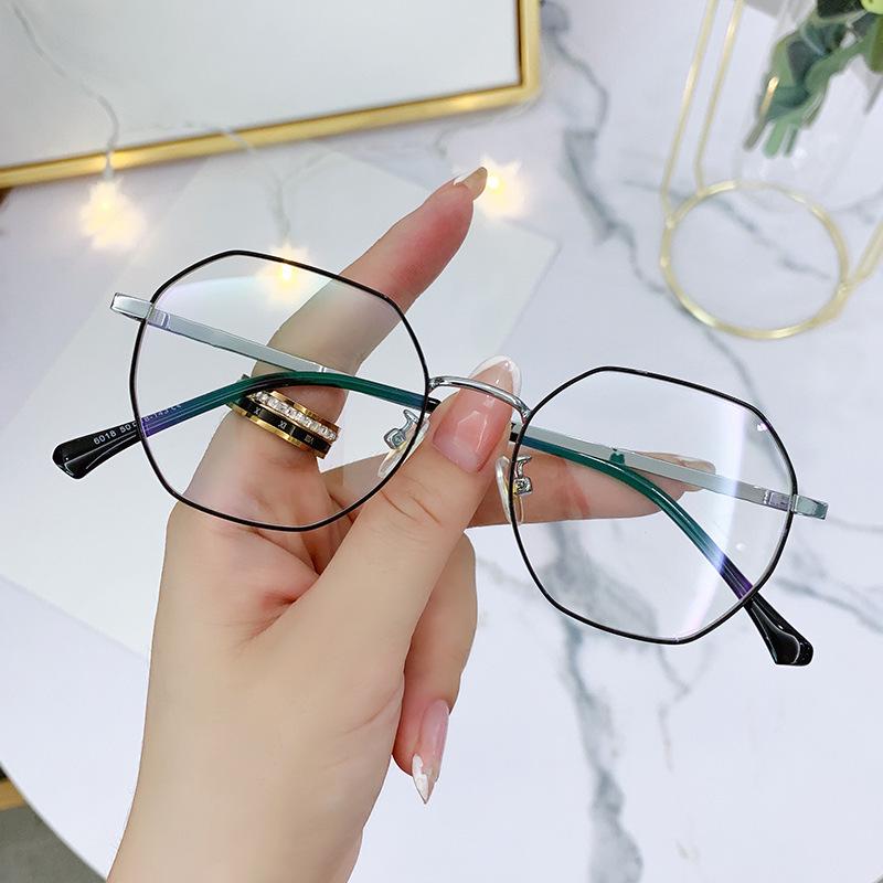 Unisex Octagonal Metal Frame Glasses with Anti-Blue Light and Myopia Prescription.