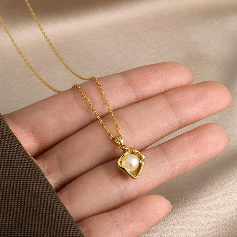 14K Gold Plated Irregular Pearl Necklace for Women - Versatile Luxury Clavicle Chain Design