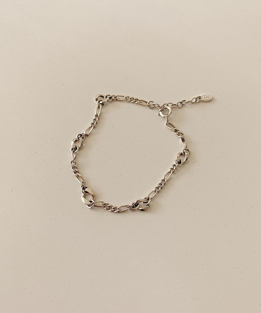 Code.H (Silver 925) Figaro Mix Chain Bracelet_Silver