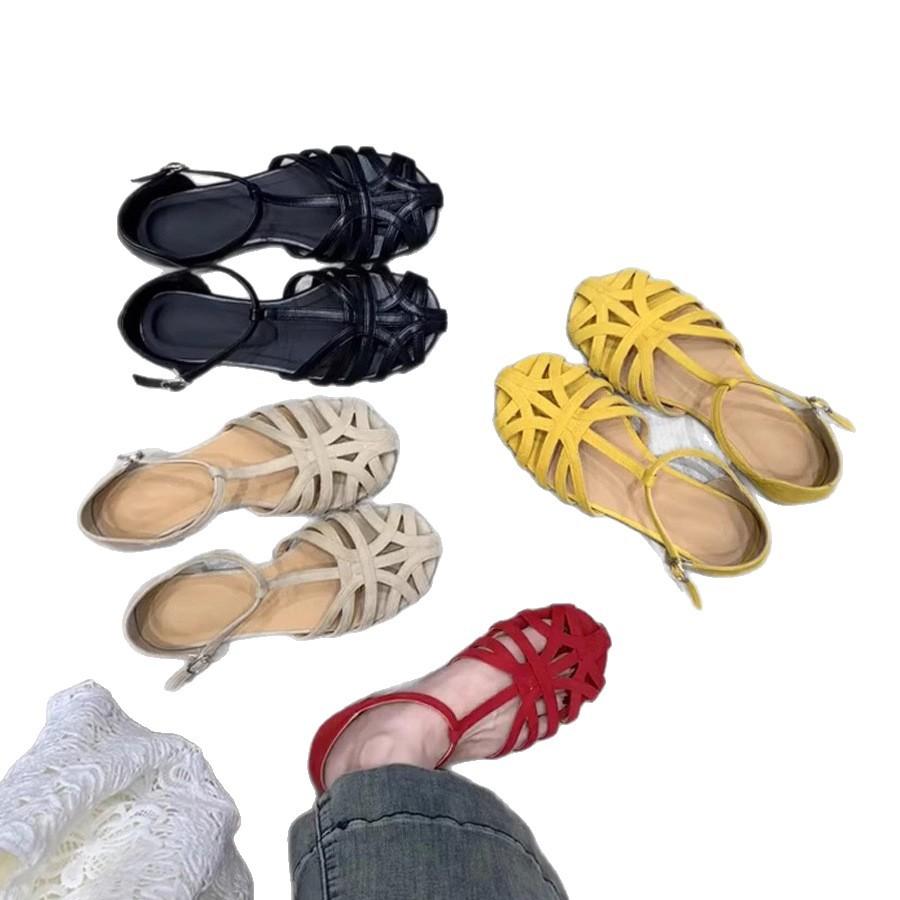 2025 Sommer flache Römersandalen gewebt durchbrochen Retro runde Zehenpartie Schweinekäfigschuhe Damen Ein-Wort Schnallenriemen Taschenkopf Sandalen