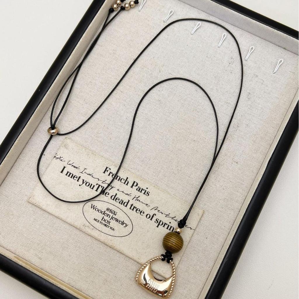 High-End Black Leather Cord Pendant Necklace – Versatile, Light Luxury Style