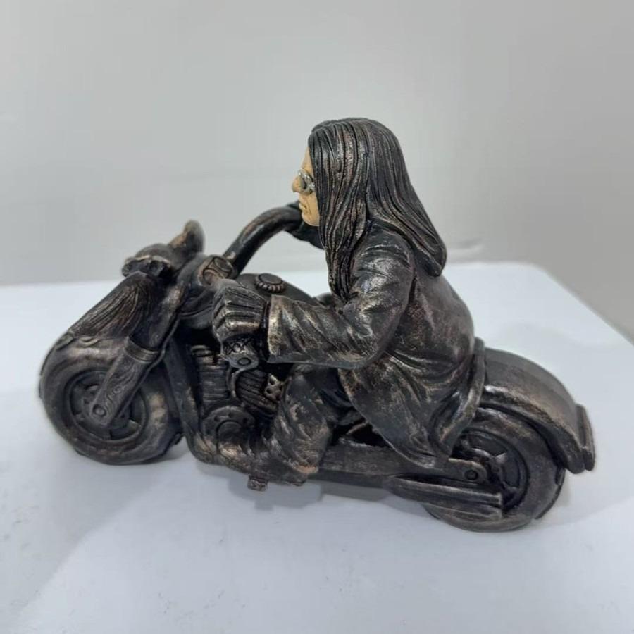 Ozzy Osbourne Knight Figure Ozzy Osbourne Skull Figurine Resin Statue Halloween Gothic Desktop Decoration Rock Music Fan Gifts designed for