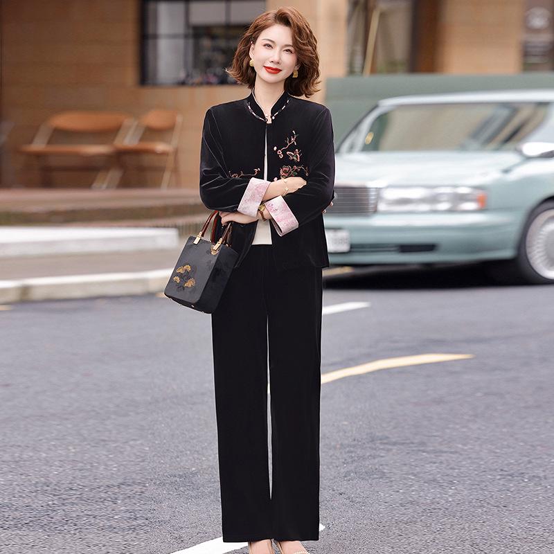 

Золотой Вельветовый Костюм-Двойка для Женщин 40-60 лет XL (For 45-57.5 kg)