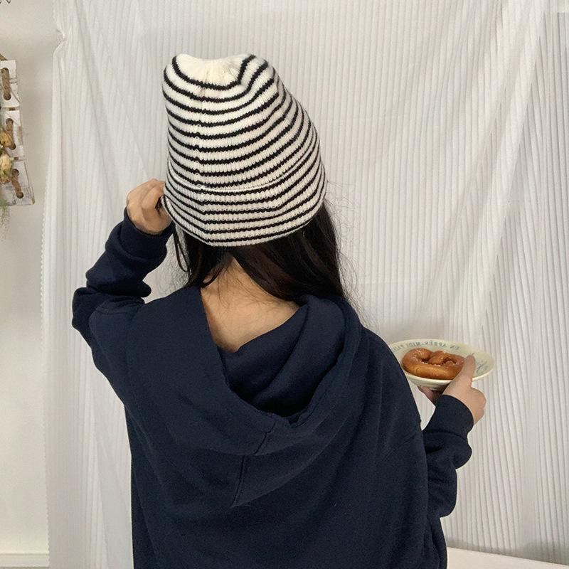 Luochi Korean Style Striped Knit Hat - Slimming & Versatile for Autumn/Winter