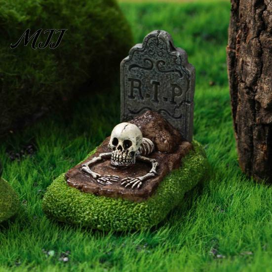 Halloween Graveyard Signs Tombstones Yard Signs, Realistic Outdoor Bonsai Scene Layout Lawn Decorations for Horror Party Garden Cracked Skull Decor