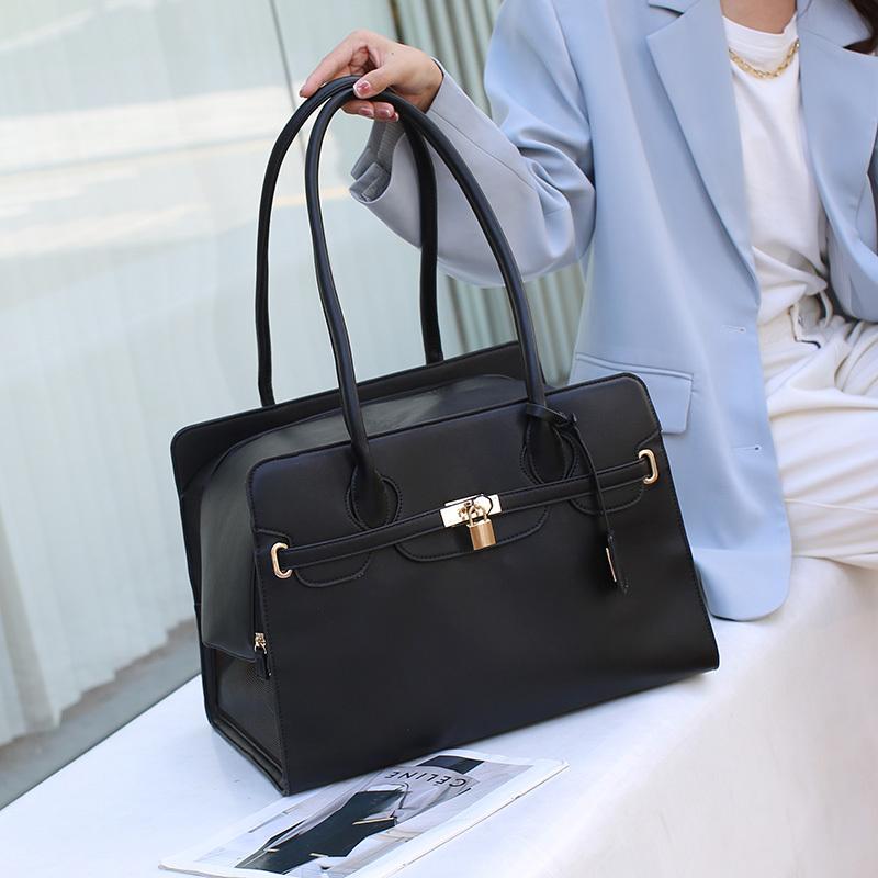 Nuova Borsa Trasportino di Lusso in Pelle PU per Animali Domestici Borsa a Mano Traspirante per Cucciolo Gatto Borsa Monospalla alla Moda per Cani Borsa da Viaggio Portatile per Animali Domestici