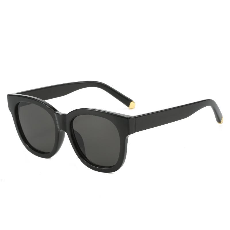 New oval sunglasses, European and American retro high-end versatile street shooting beach driving sunglasses