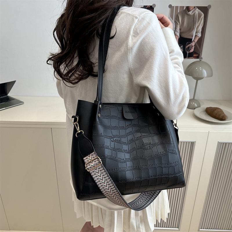 Fashion Bag For Women With Pu Material And Large Capacity For Daily Use