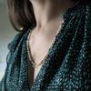 Серебряное колье с натуральным жемчугом барочным, вес изделия 13,1 гр (2184997)
