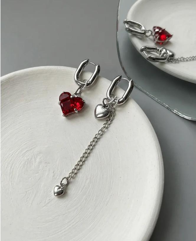 

Fashion Tassel Zircon Heart Asymmetric Long Earrings for Women Trendy Tassel Stud Earrings Girl Jewelry Gift червоний