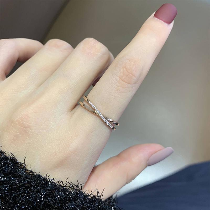 Elegant Geometric X-Cross Rhinestone 18K Rose Gold Ring for Women Size 10