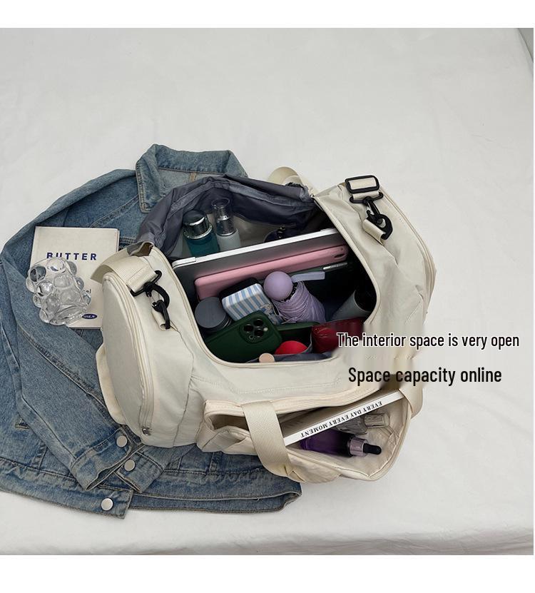 Large Capacity Waterproof Lightweight Travel Bag for Men and Women - Fashionable Handheld Storage for Short Trips and Sports.