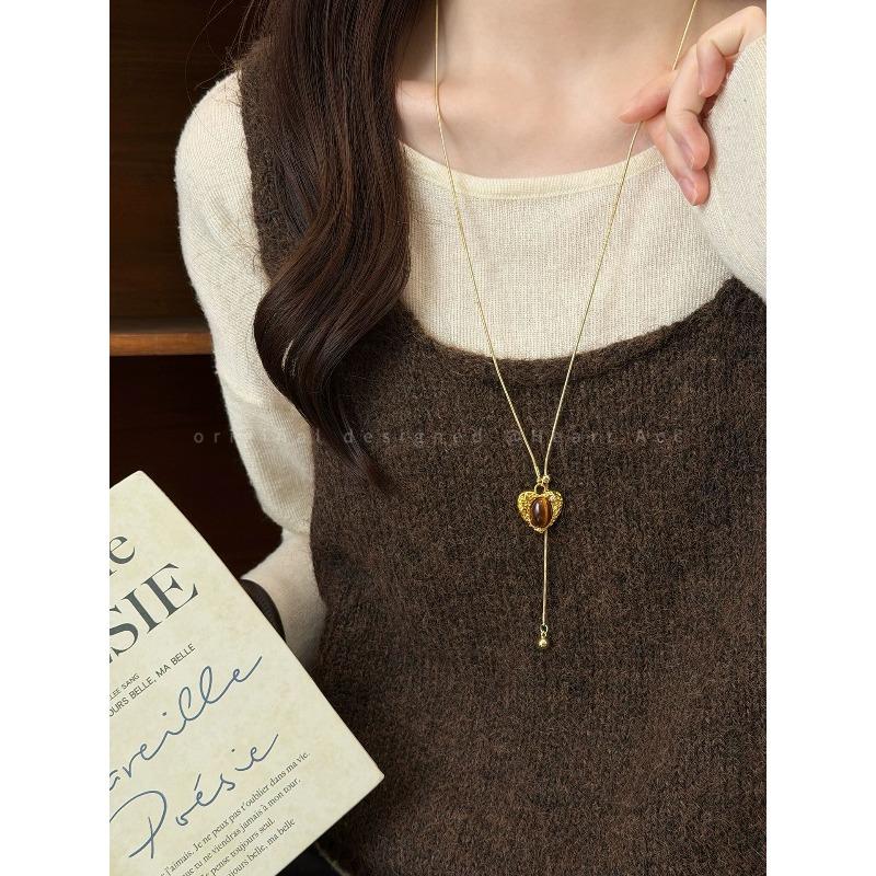Winter and Autumn Vintage Tiger-eye Stone Heart-shaped Flower Pendant Pull Necklace for Elegant Women's Sweater Chain