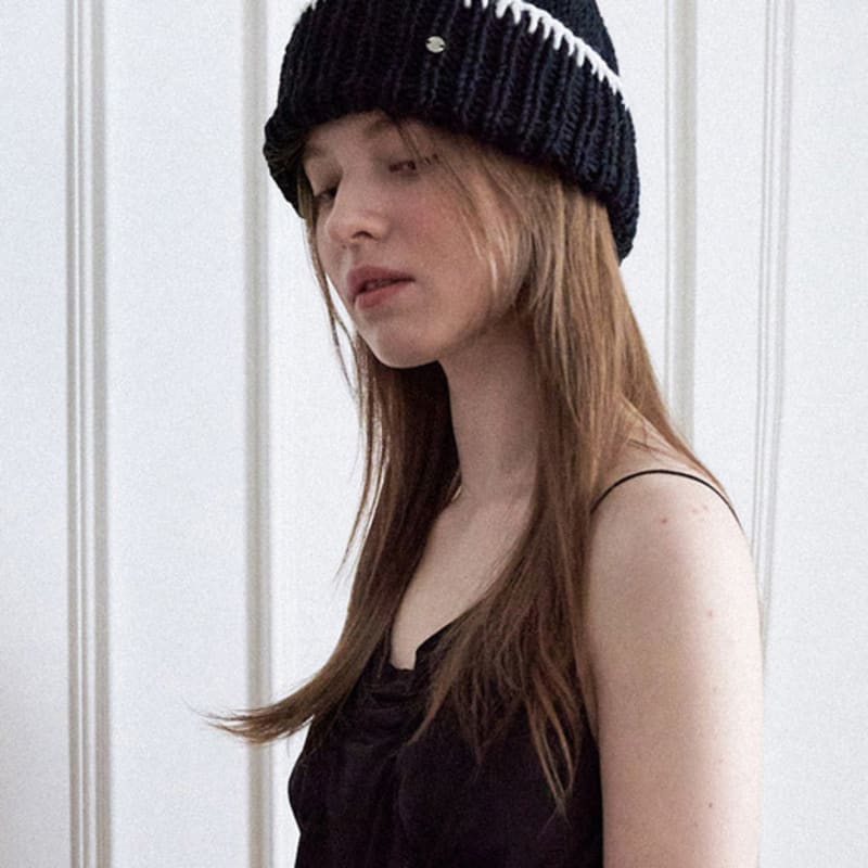 

Slowslowly No.190 / Stitched Merino Wool Beanie _ Black & Cream Black & Cream