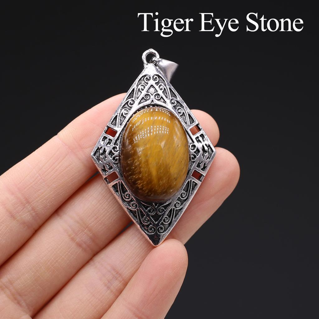 1 Stück, Reiki Heilkristall Anhänger, Europäischer und Amerikanischer Stil Handgefertigt Rhombus Naturstein Quarz Amethyst Edelstein Charms zur Schmuckherstellung DIY