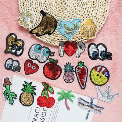 Adesivo bordado de rosto sorridente com lantejoulas e etiqueta de amor - Olhos para decoração de roupas.