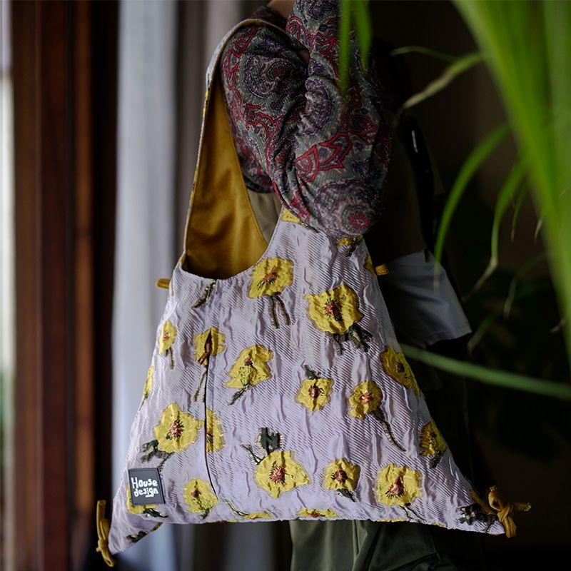 

Housedesign Original 2025 Spring Retro New Chinese Handbag Niche Jacquard Shoulder Vegetable Basket Bag Yellow Flower deformation bag
