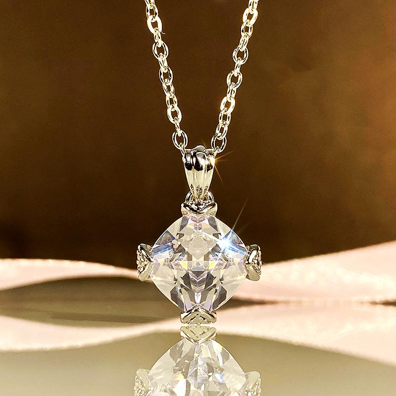 Huitan Luxury Princess Cubic Zirconia Pendant Necklace for Women Temperament Bridal Wedding Neck Accessories Fashion Jewelry
